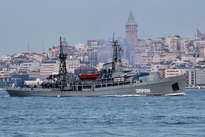 ウクライナ、ロシア軍艦の黒海への航行阻止をトルコに要請