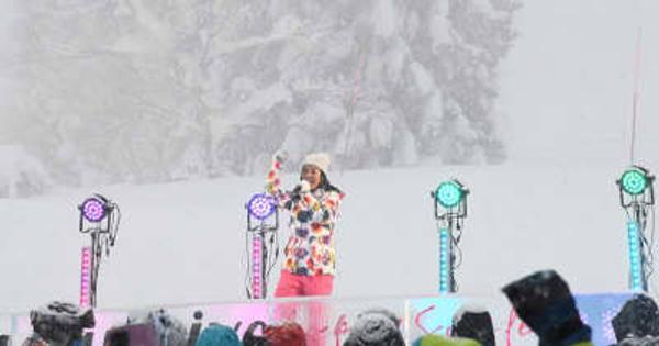 冬の名曲で魅了　赤倉観光リゾートスキー場　広瀬香美さんがライブ