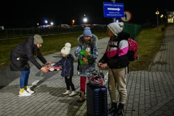 東欧、ウクライナ避難民に対応　医療支援など受け入れ準備進む