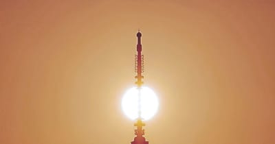 五重塔と朝日「串団子」に　金沢の西川さん撮影
