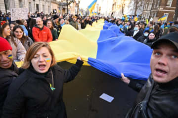 世界が抗議「戦争やめろ」　ウクライナ侵攻後初の週末