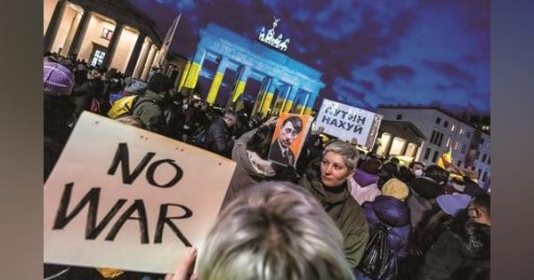 ドイツでも「ヒトラー風プーチン」、世界各地に広がる反戦の声