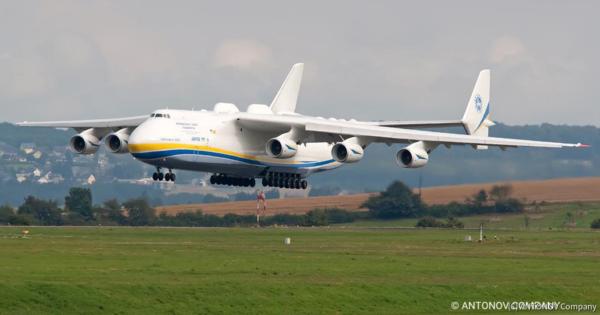 世界最大の航空機「An-225」、ロシアが破壊か？　その数奇な歴史と今後の影響