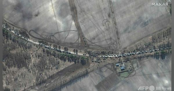 キエフ近郊にロシア軍の車列64キロ 衛星画像