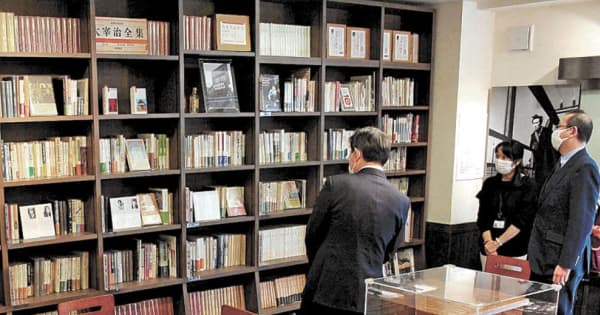 太宰文学サロンにブックカフェ　書棚も充実しリニューアル　東京・三鷹