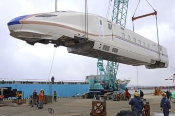 北陸新幹線の車両陸揚げ、JR西　敦賀延伸へ増車