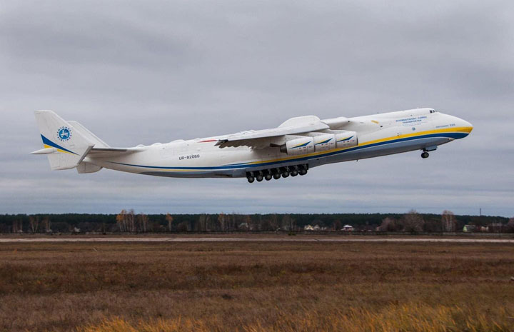 世界最大の航空機An-225、現地で大破報道