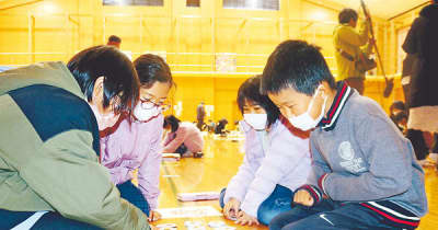 SDGs楽しく学ぶ　富山・杉原小　児童がカードゲーム