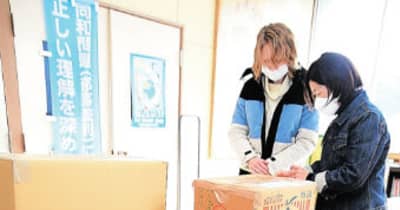 ウクライナ支援物資　託された出身女性「心が温かく」