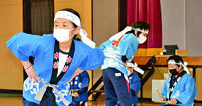 新地「福田十二神楽」を継承　12曲の演目、児童が基本所作学ぶ