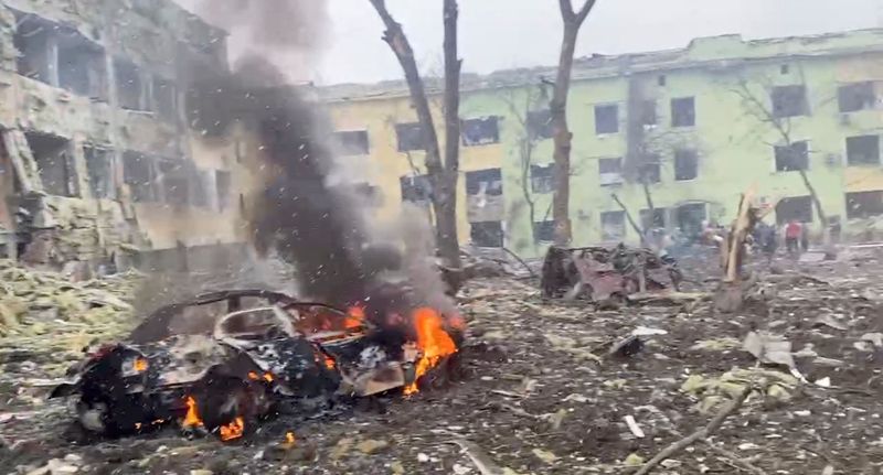 ロシア軍が小児病院空爆、がれきの下に子ども＝ウクライナ大統領