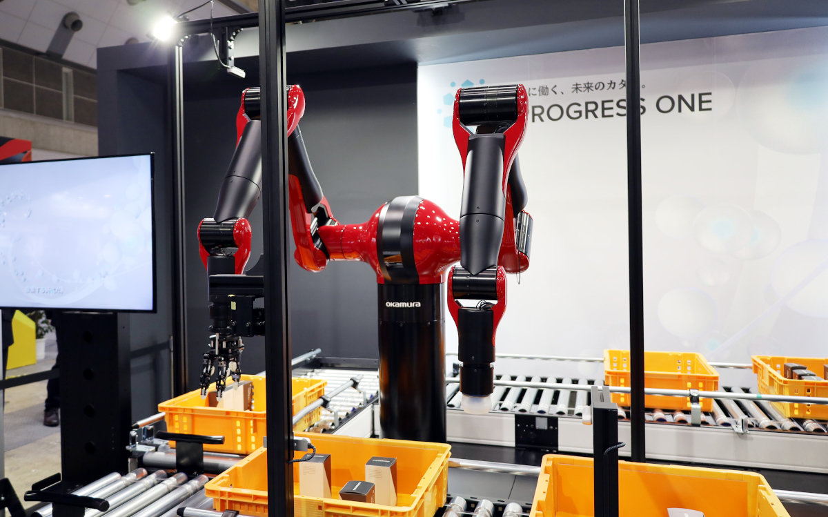 双腕ロボットによる自動化と遠隔操作のハイブリッド、ピッキング現場を効率化