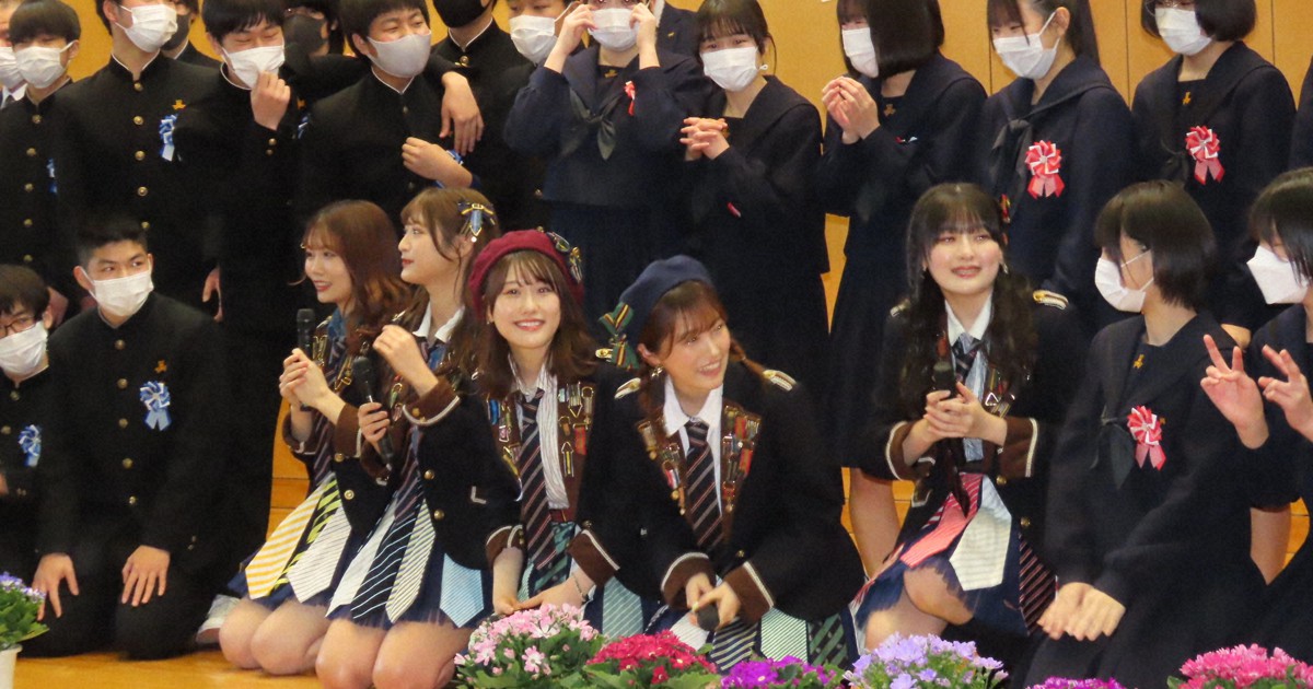 HKT48が中学卒業式に「サプライズ」で登場　福岡・田川