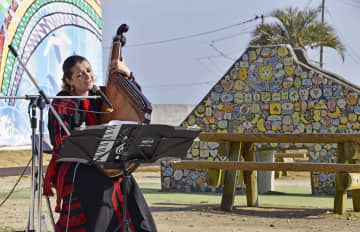 ウクライナ女性が演奏会、福島　伝統楽器を奏で、古里への思いも