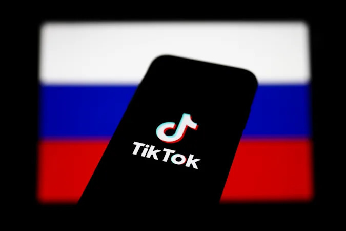 ロシアのTikTokインフルエンサー、プロパガンダに協力して報酬をもらっているとの報道