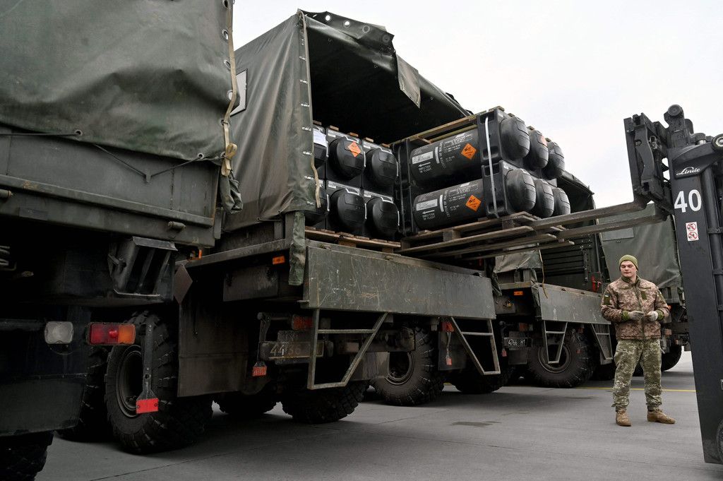 米、ウクライナに追加支援　対戦車・地対空ミサイルか：時事ドットコム
