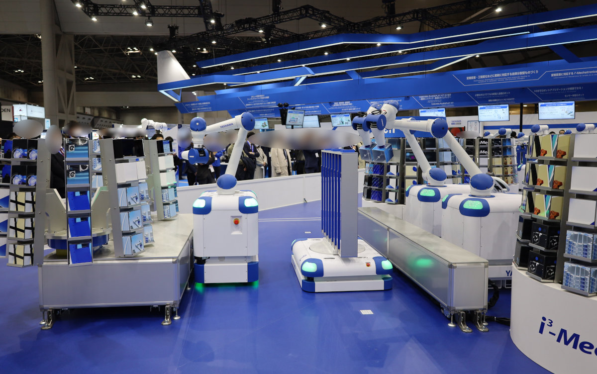 自律型スマート工場が現実のものに、新型自律ロボットも披露した安川電機