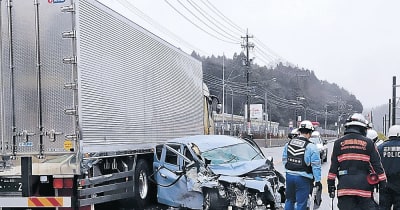 軽自動車とトラック衝突、女性が重傷　石川県七尾、県道一時通行止め