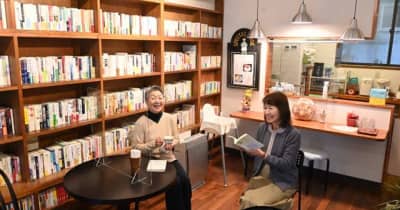 憩いのブックカフェ開店　宮古｢ことの葉｣文学、絵本並ぶ空間