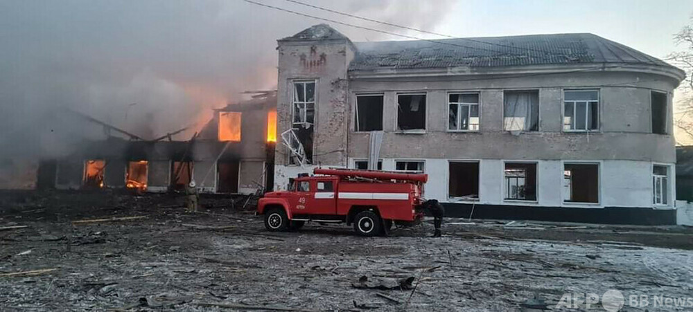 ウクライナ東部の町に砲撃、21人死亡