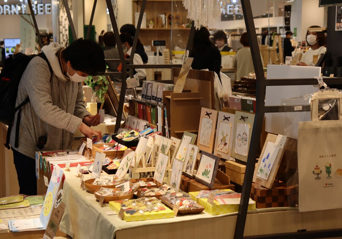 滋賀の湖南4市で人気の菓子や新商品ずらり　32店参加、近鉄百貨店草津店