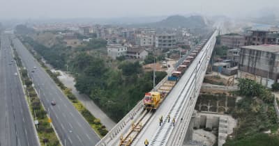中国初の海上高速鉄道、レール敷設始まる
