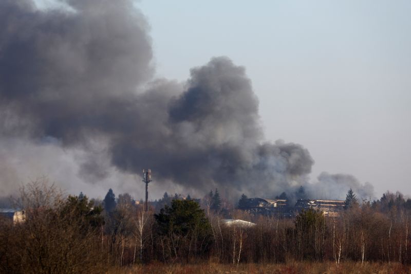 ロシア、ウクライナ・リビウの航空機整備工場攻撃　人的被害なし
