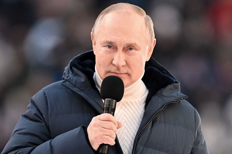 プーチン氏、ウクライナ侵攻の目的達成を確約 スタジアムで演説