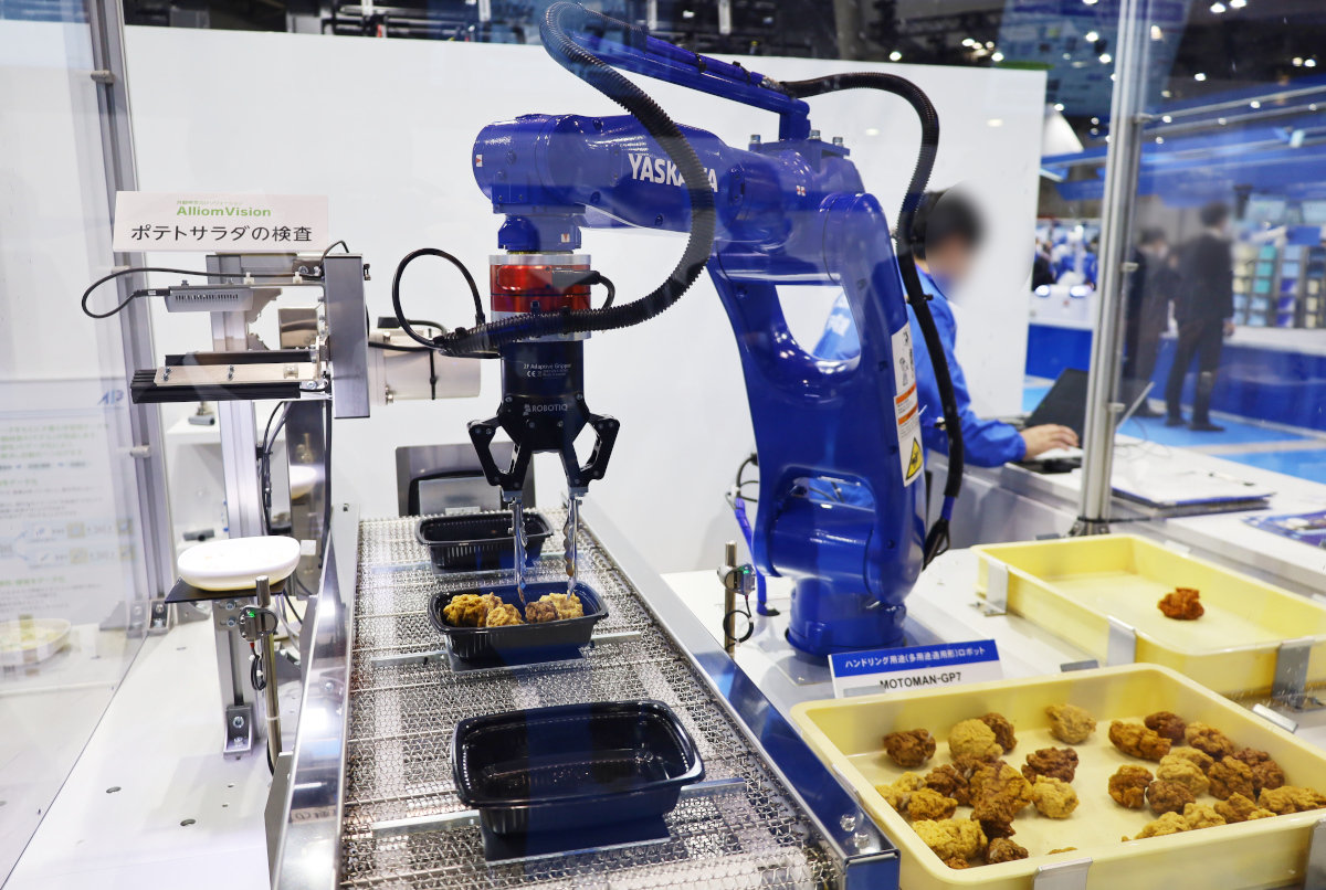 ロボットAI技術でポテトサラダを“おいしそう”に、安川電機AI子会社が開発
