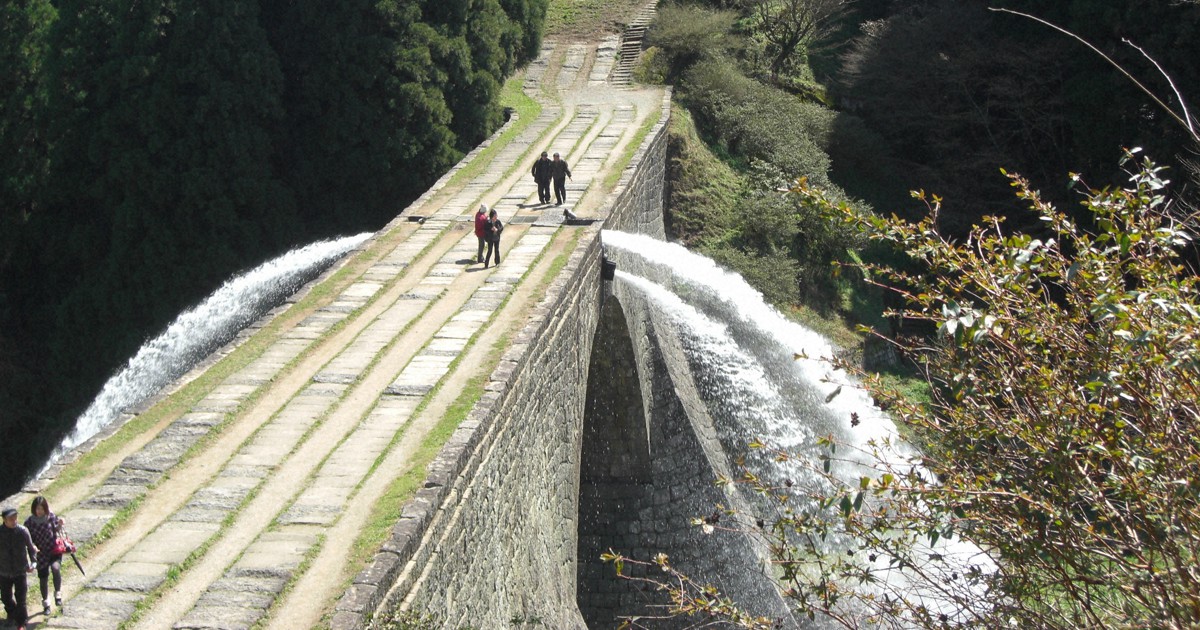 通潤橋の橋上、6年ぶり再開へ　ダイナミックな放水観賞　熊本・山都