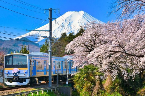 さよなら富士急行富士山に一番近い鉄道が富士山麓電気鉄道に　4月1日