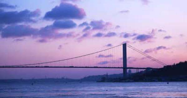 残照に染まるボスポラス海峡　トルコ・イスタンブール