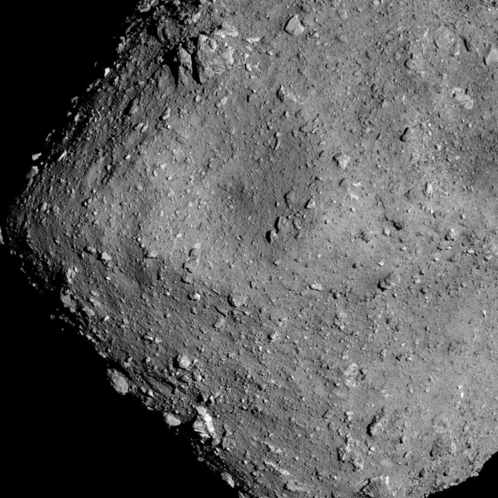 小惑星「リュウグウ」はかつて彗星だった？ その可能性を理論的に指摘