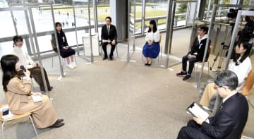 広島で「平和の思いつなげたい」　若者と岸田首相、車座対話
