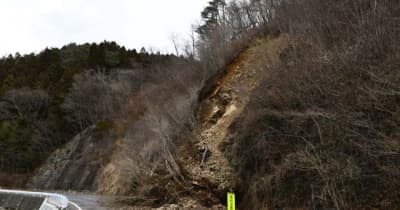 一関の県道で土砂崩れ　県内暴風雨、地震も影響か