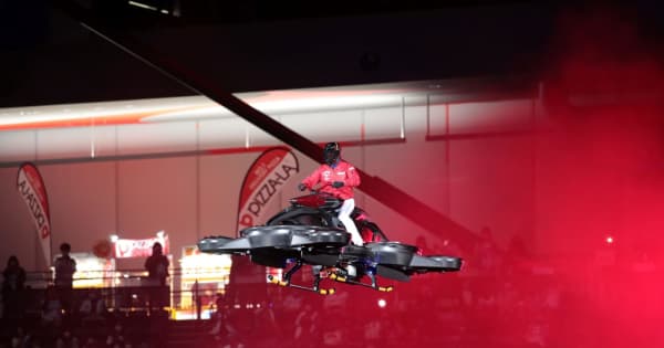 新庄ビッグボスが飛んだ！！異次元開幕セレモニー　7700万円“空飛ぶバイク”で空へ