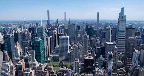 ニューヨーク市の金融街、オフィス過剰供給－空きスペース記録更新
