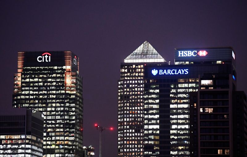 英政府のロシア人預金口座に関する措置、銀行関係者は疑問視