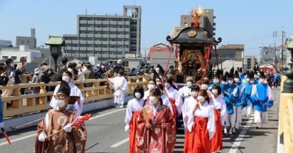 岡山・宗忠神社 3年ぶり御神幸　コロナ終息、平和願い練り歩く