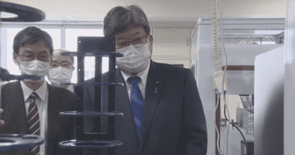 萩生田経済産業大臣が神戸大学バイオ研究所を視察