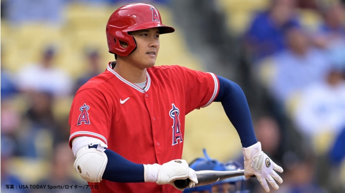 大谷翔平が青のアンダーシャツで打席入り 敵地での「神対応」ファン