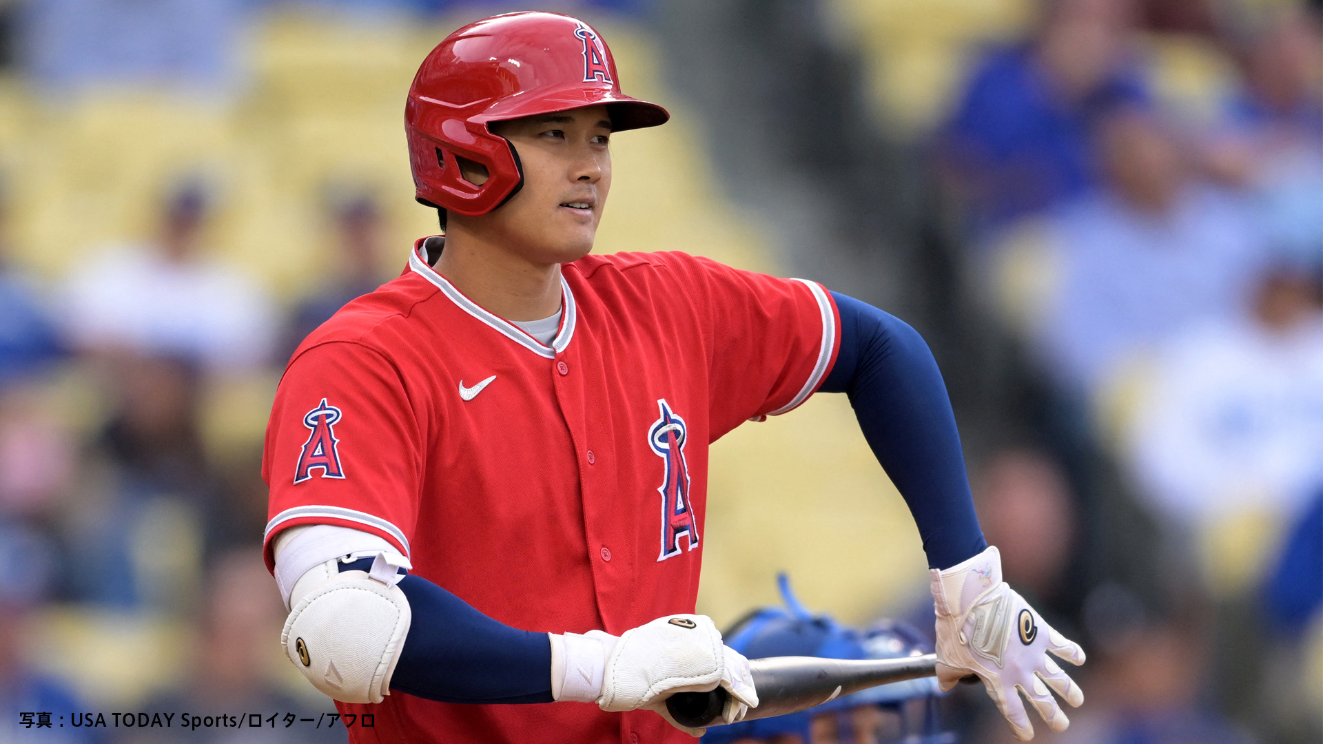 大谷翔平が青のアンダーシャツで打席入り 敵地での「神対応