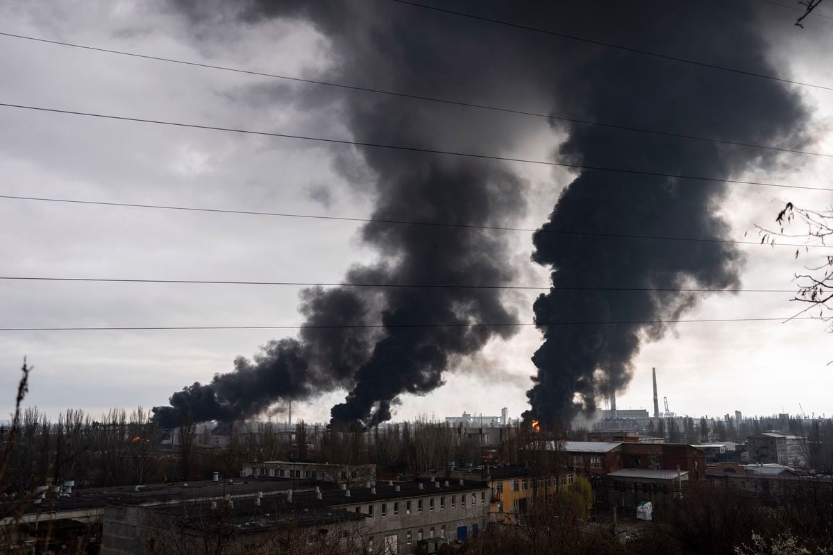 ウクライナ戦争長期化で危惧される、半導体製造がストップする日　「希ガス」と「C4F6」の供給が止まると何が起こるか？