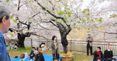 桜の下　笑顔満開　関西倉吉中部会