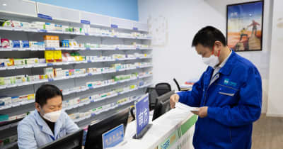 上海の感染対策で活躍する医薬品配達員