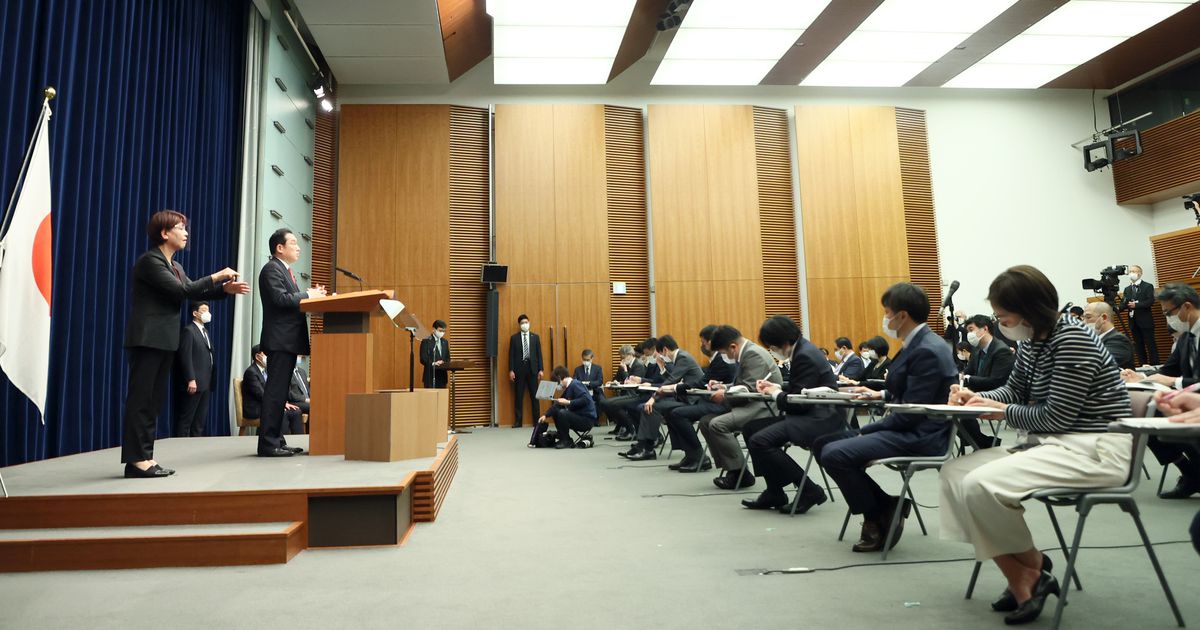 露軍の日本周辺活動活発化「重大な関心」　首相会見