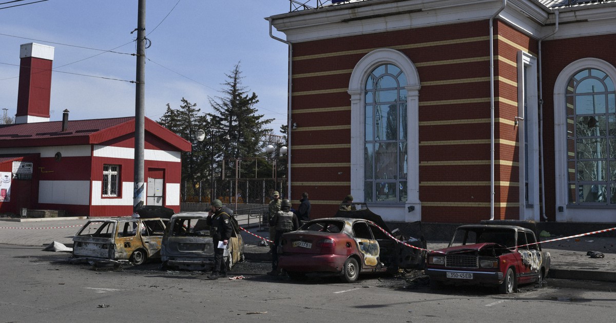 ドネツク州の駅にロシア軍ミサイル　州知事「子供含む50人死亡」