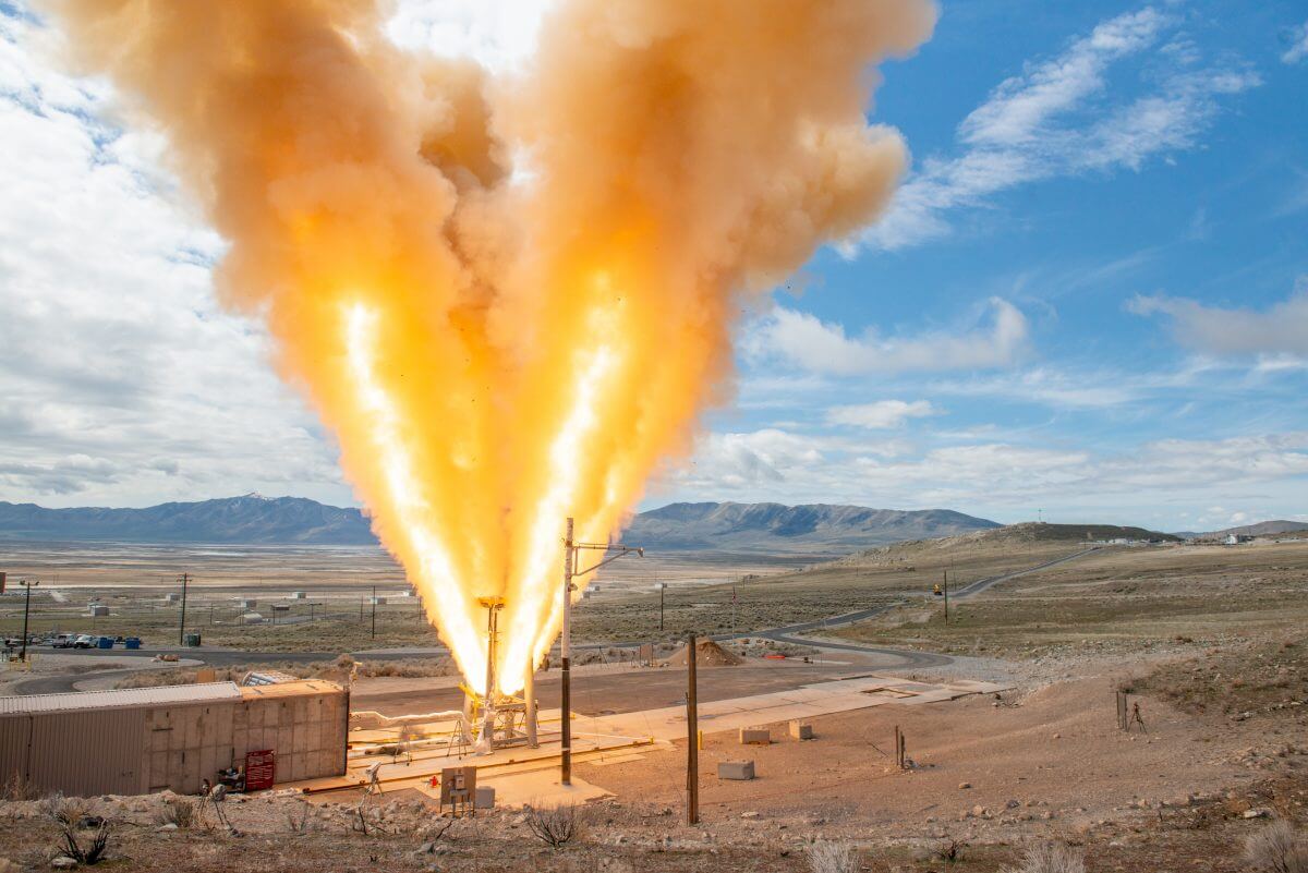 NASAアルテミス計画初の有人飛行で使われる「緊急脱出システム」のエンジン燃焼試験が実施された