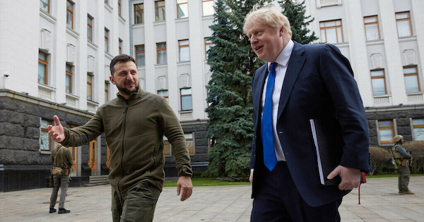 英首相、キーウを電撃訪問 ウクライナ大統領と会談