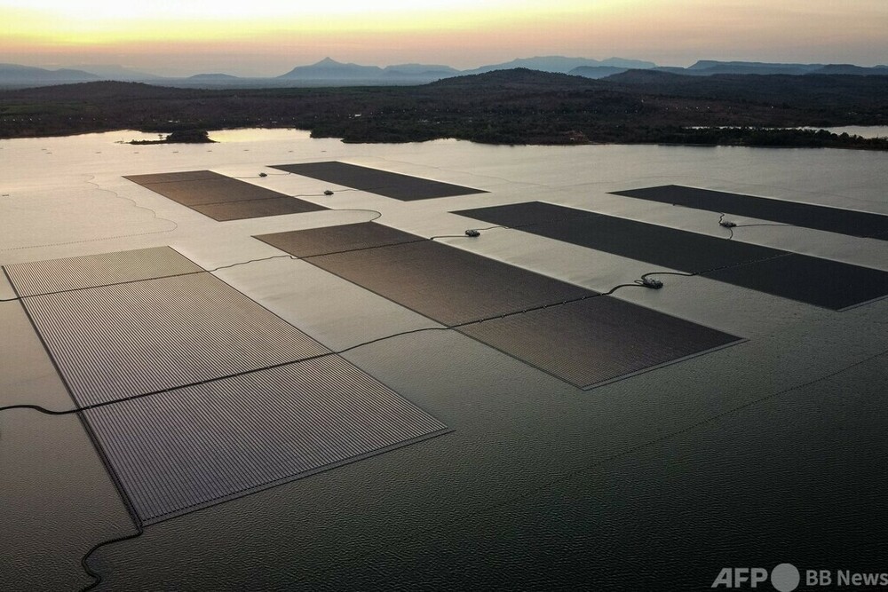 サッカー場70面分のパネル 世界最大規模の水上太陽光発電所 タイ